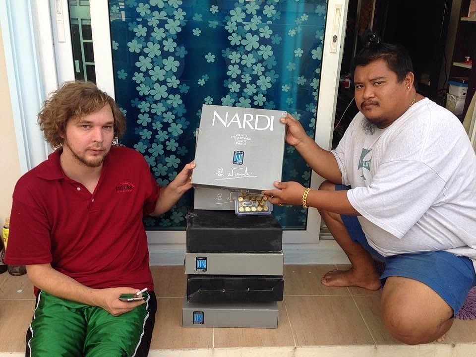 ลูกค้าชาวฟินแลนด์สั่งพวงมาลัยก้านยกNardi